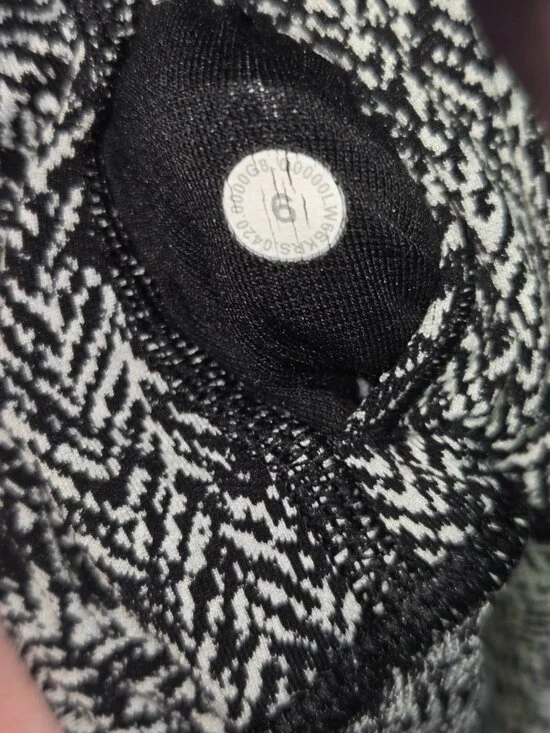 Lululemon Black White Patterned Leggings Size 6 High Rise Textured Yoga Athletic - Picture 4 of 5